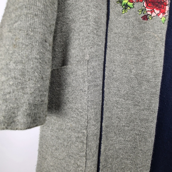 Uma gray & blue long line  relaxed fit open embroidered cardigan, Sz 1 (PTP 21") - Picture 5 of 10